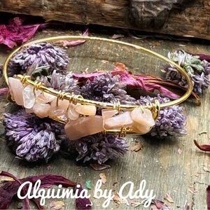 Moonstone and gold elegant bracelet Protection for Libra/intuition/change